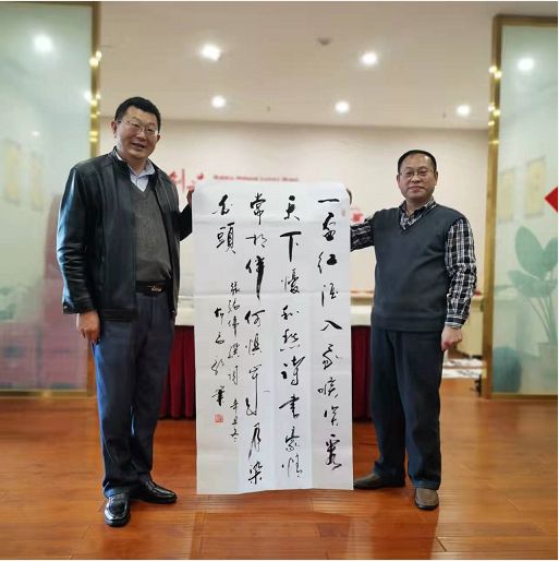 西部蘭亭詩書畫院首屆會(huì)員潑墨迎新年會(huì) 翰墨飄香迎新春，文化交流暖意濃